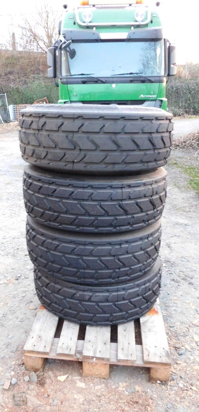 Reifen des Typs Michelin 340/65 R18, Neumaschine in Gross-Bieberau (Bild 1)