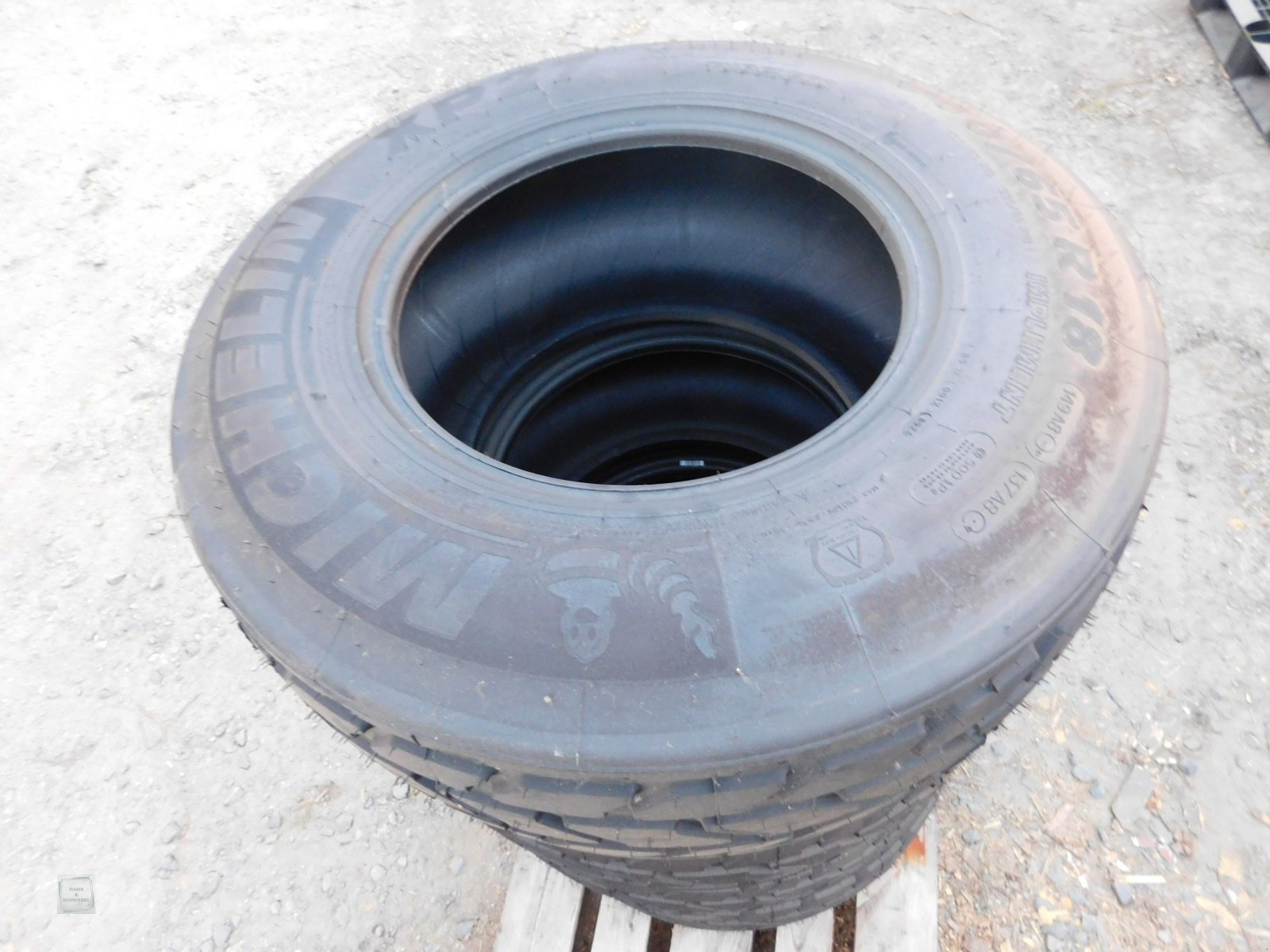 Reifen des Typs Michelin 340/65 R18, Neumaschine in Gross-Bieberau (Bild 2)