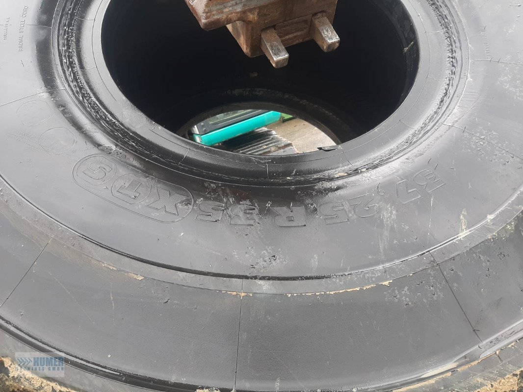 Reifen des Typs Michelin 37.25R35 XTS, Neumaschine in Vorchdorf (Bild 12)