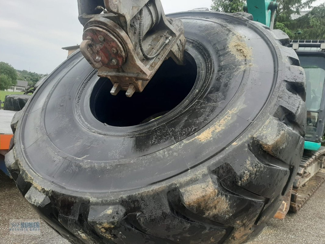 Reifen des Typs Michelin 37.25R35 XTS, Neumaschine in Vorchdorf (Bild 4)