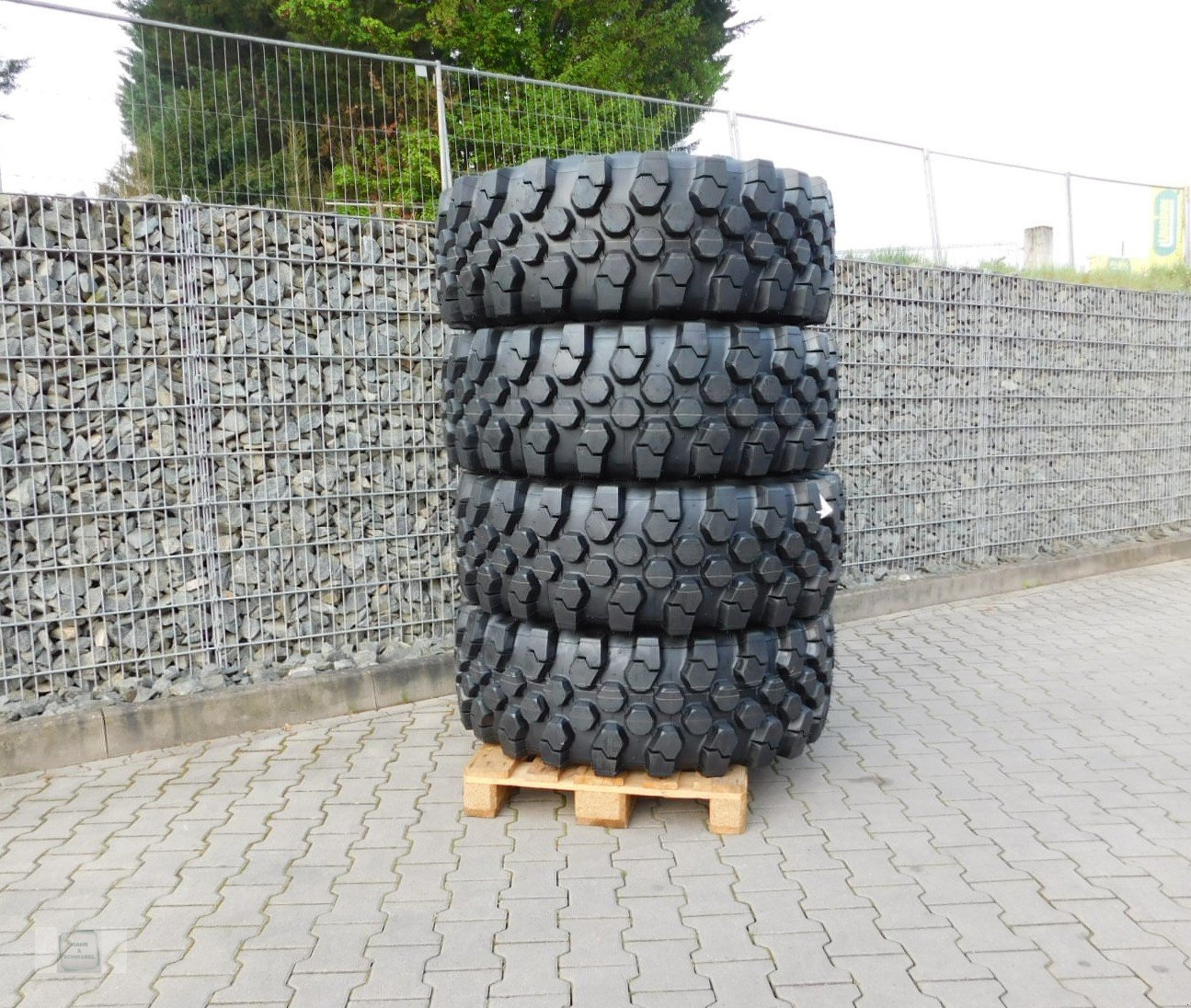 Reifen des Typs Michelin 460/70R24 BIBLOAD, Neumaschine in Gross-Bieberau (Bild 1)