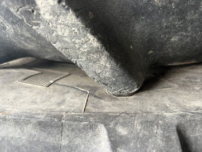 Reifen des Typs Michelin 480/70R24, Gebrauchtmaschine in ARLES (Bild 2)