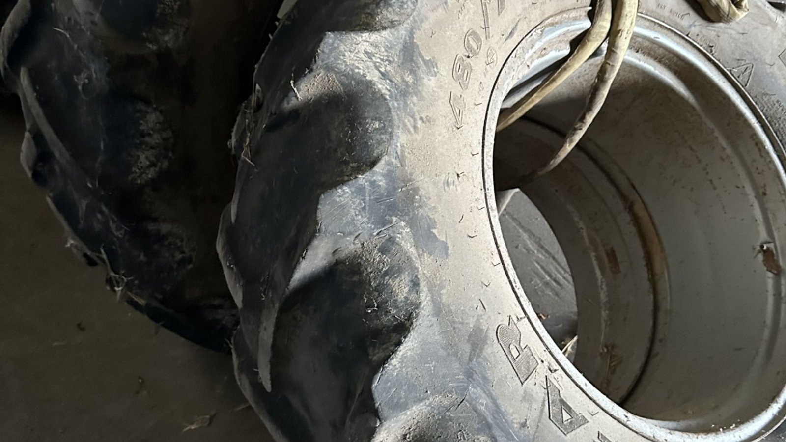 Reifen tip Michelin 580/70x38 og 480/70x28. Der medfølger låse., Gebrauchtmaschine in øster ulslev (Poză 3)