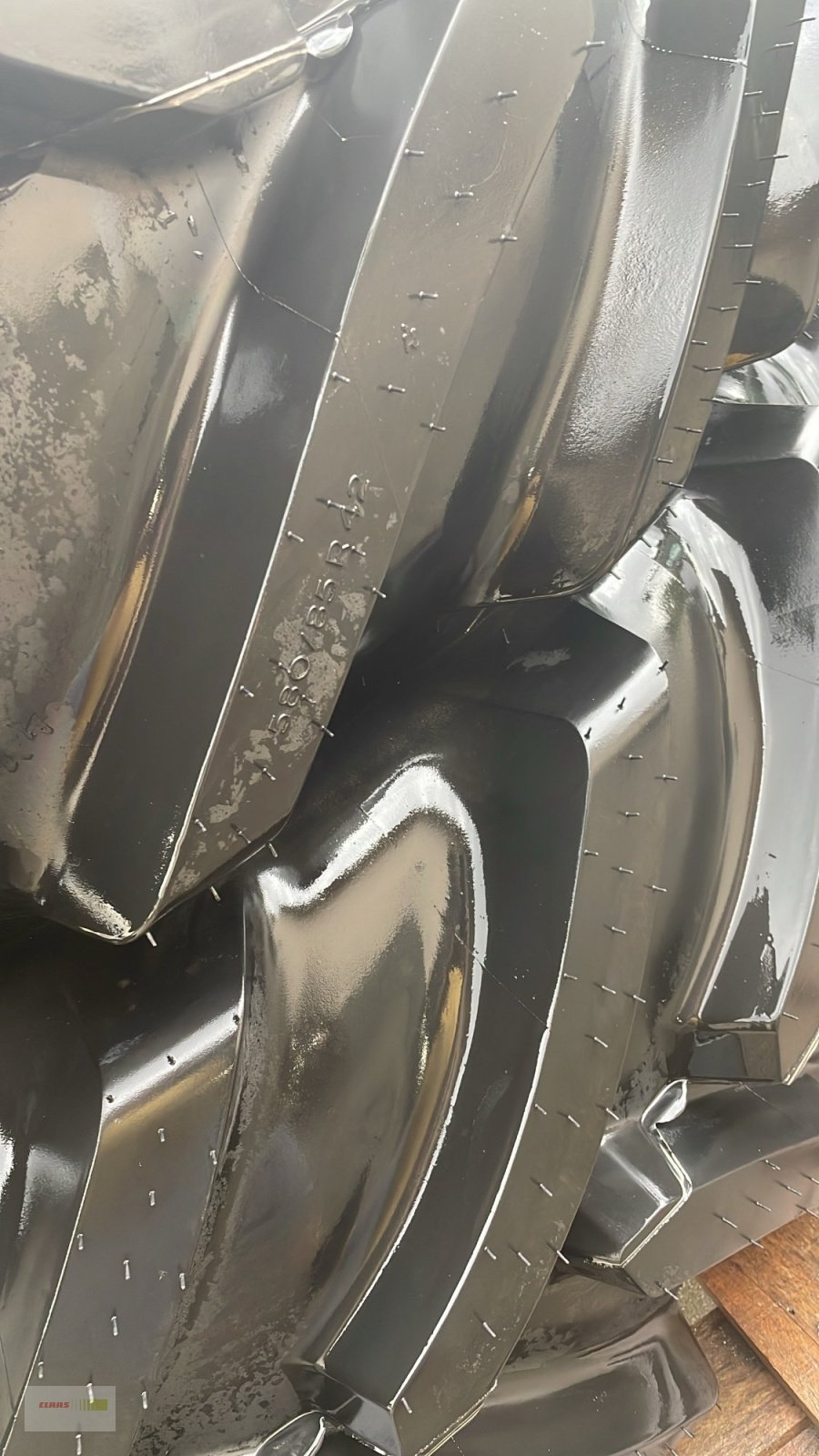 Reifen des Typs Michelin 580/85 R42, Neumaschine in Mengkofen (Bild 3)