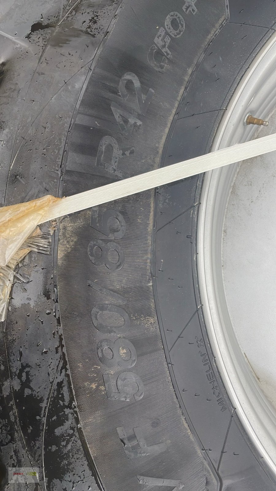 Reifen des Typs Michelin 580/85 R42, Neumaschine in Mengkofen (Bild 9)