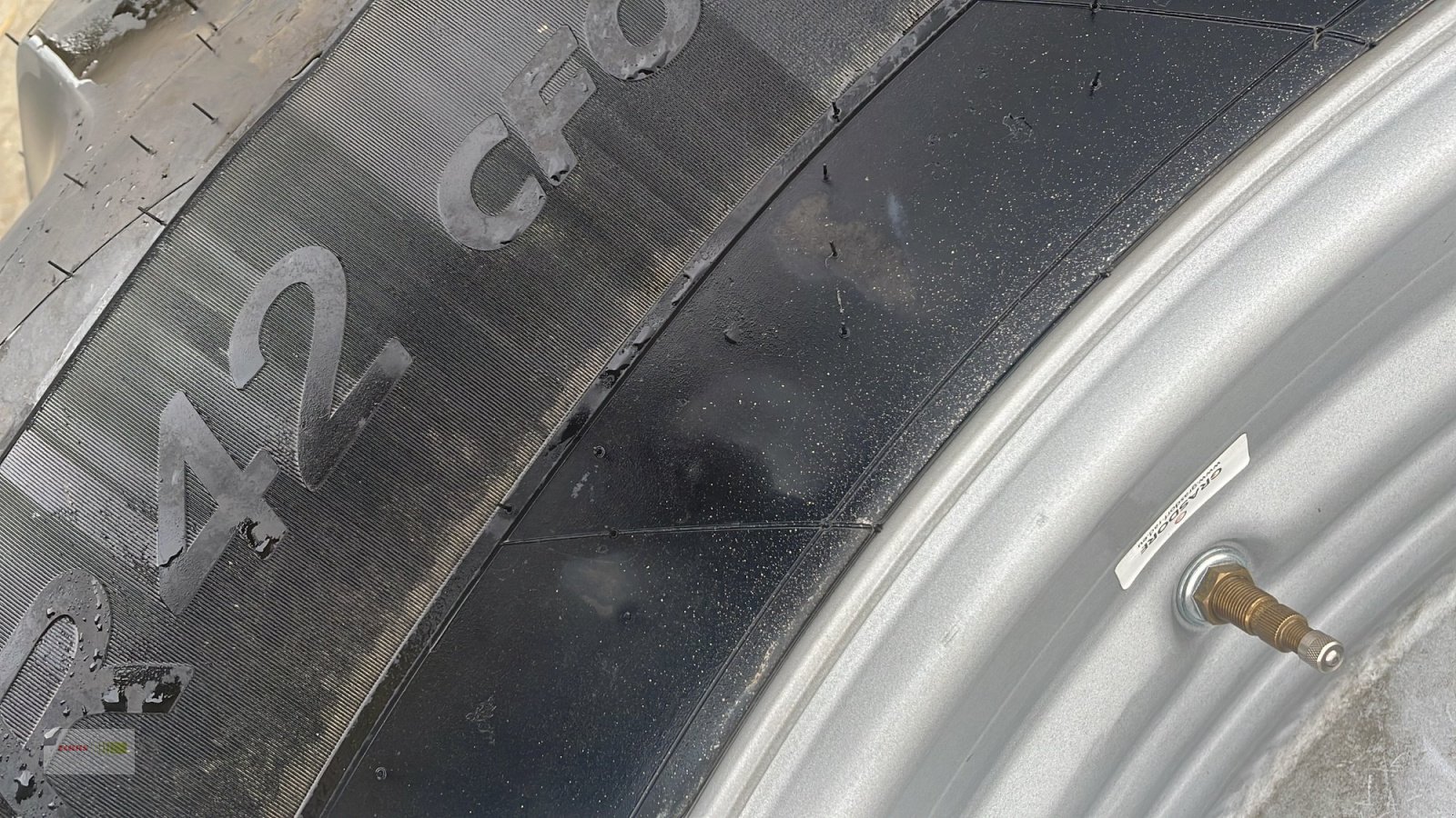 Reifen des Typs Michelin 580/85 R42, Neumaschine in Mengkofen (Bild 10)