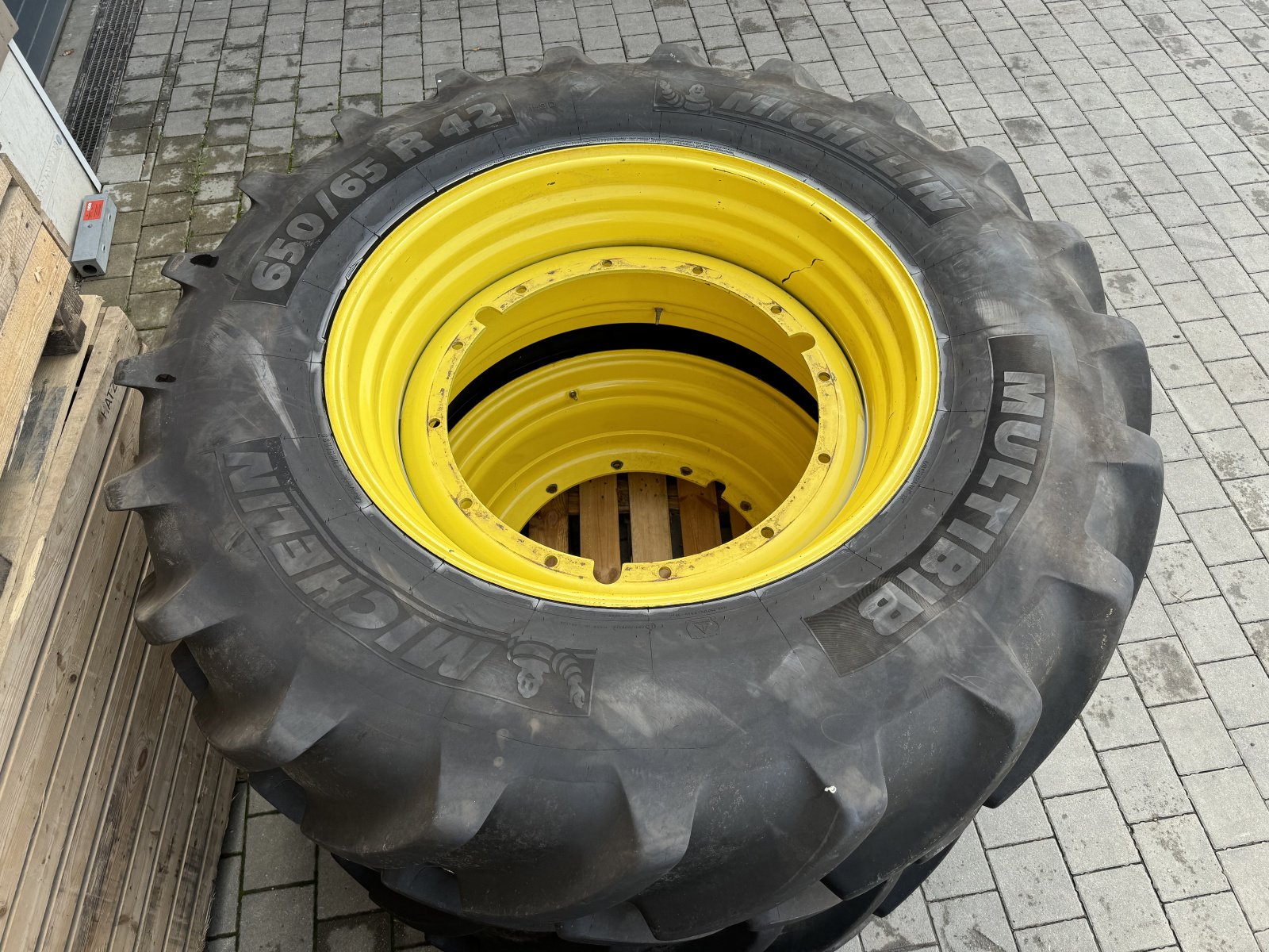 Reifen des Typs Michelin 650/65 R42, Gebrauchtmaschine in Esting (Bild 1)