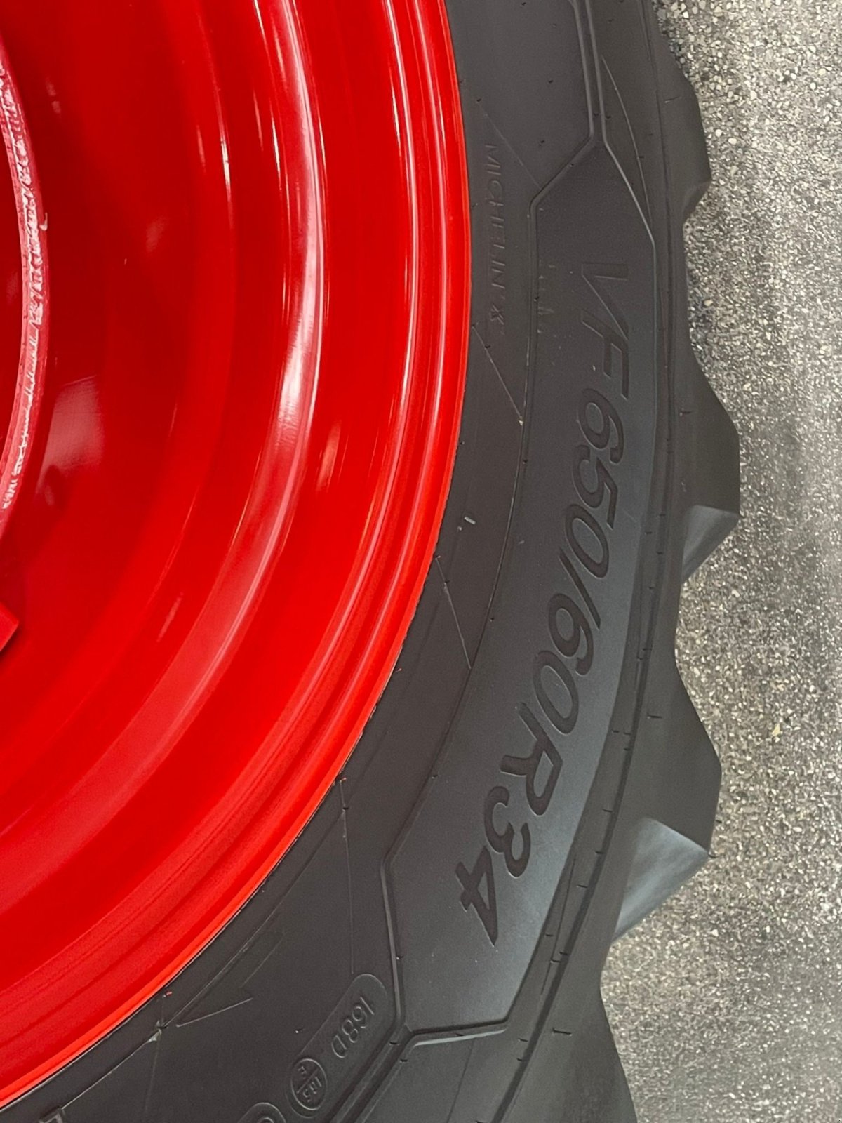 Reifen of the type Michelin 710/75 R42, Neumaschine in Aschheim (Picture 5)