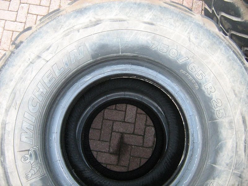Reifen типа Michelin 750/65R25, Gebrauchtmaschine в Barneveld (Фотография 4)
