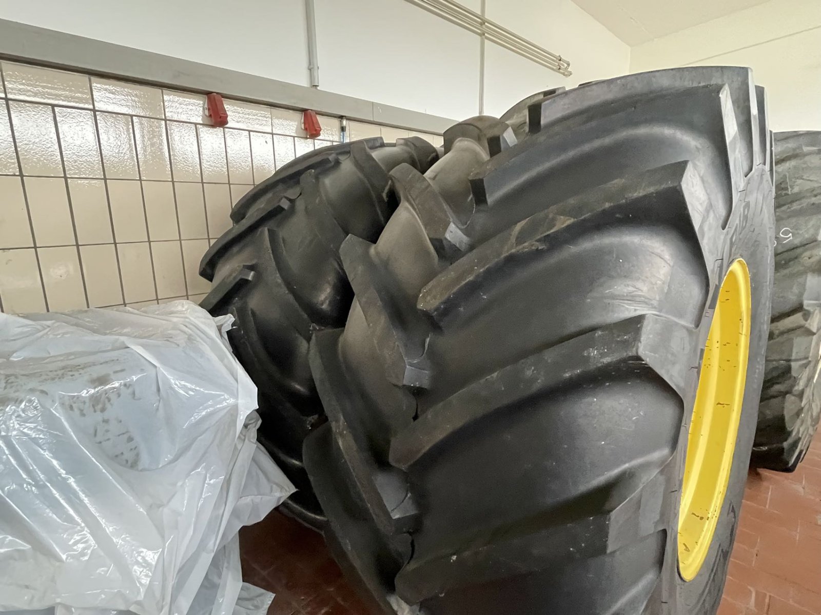 Reifen des Typs Michelin 800/65 R32, Gebrauchtmaschine in Westertimke (Bild 2)