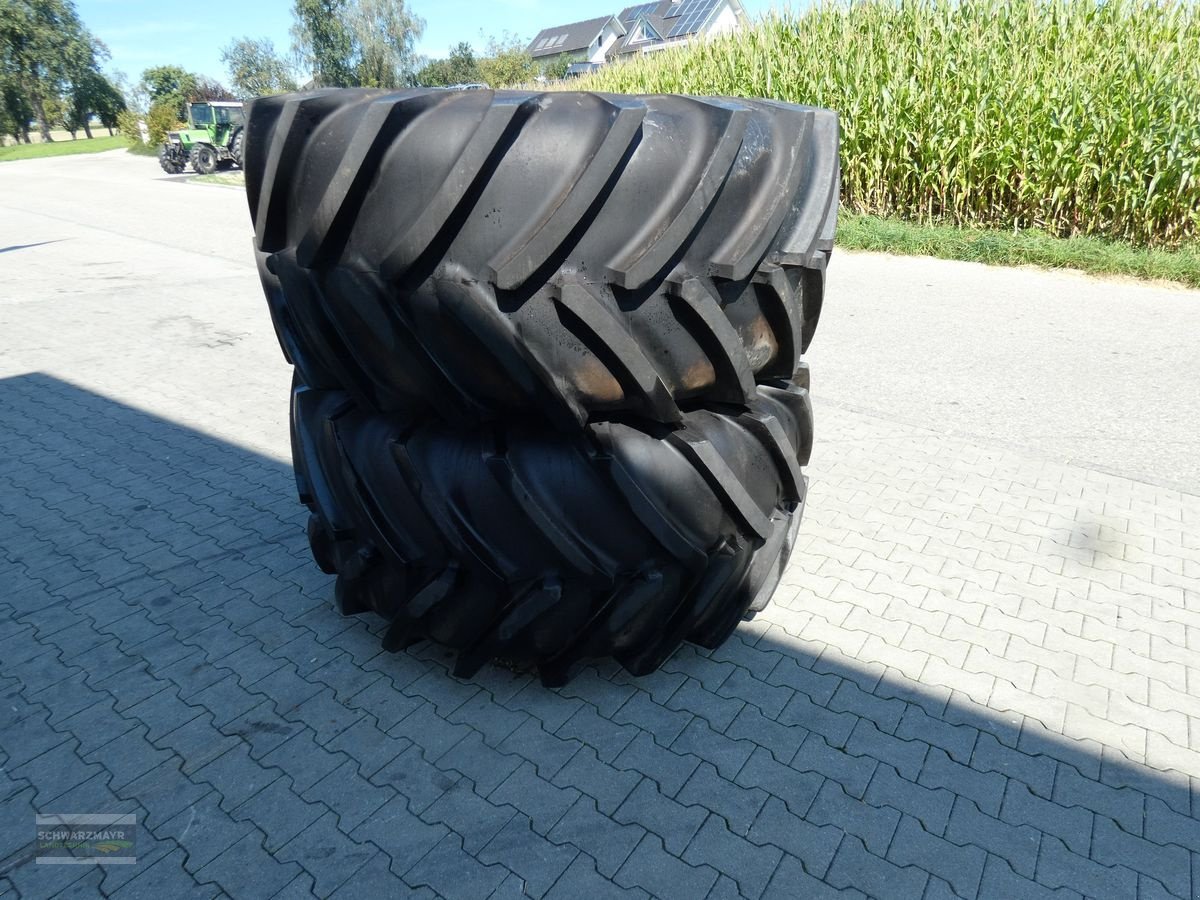 Reifen des Typs Michelin 800/65R32+520/80R26, Neumaschine in Aurolzmünster (Bild 11)