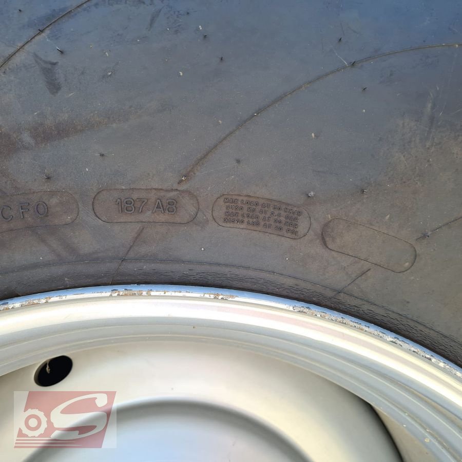 Reifen des Typs Michelin 800/70R38, Neumaschine in Offenhausen (Bild 3)