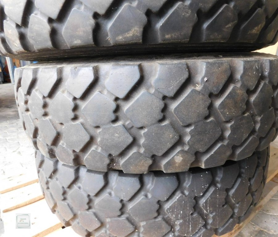 Reifen des Typs Michelin 9.00R16, Gebrauchtmaschine in Gross-Bieberau (Bild 2)
