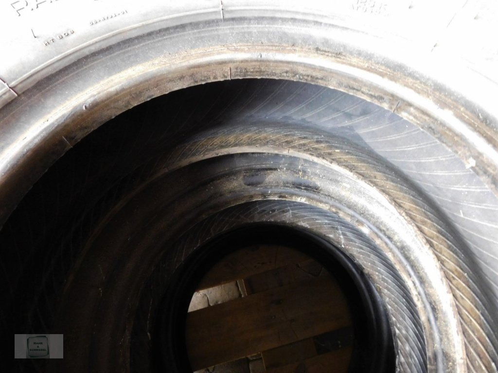 Reifen des Typs Michelin 9.00R16, Gebrauchtmaschine in Gross-Bieberau (Bild 5)