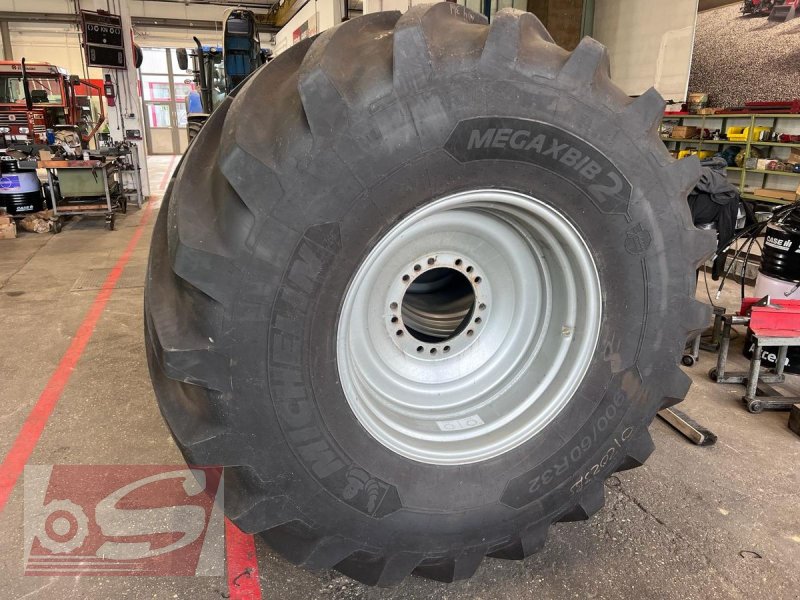 Reifen des Typs Michelin MegaXbib, Neumaschine in Offenhausen (Bild 1)