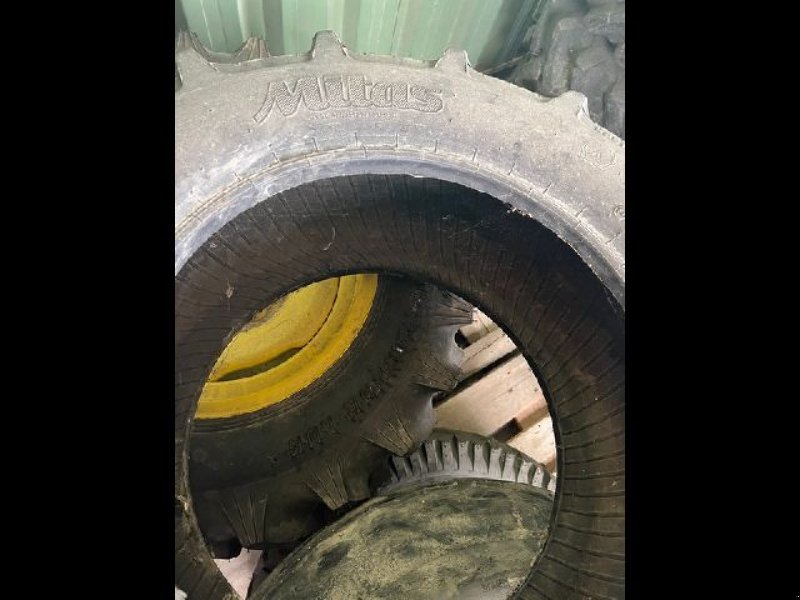 Reifen du type Mitas 260/70R16, Gebrauchtmaschine en ARLES (Photo 1)