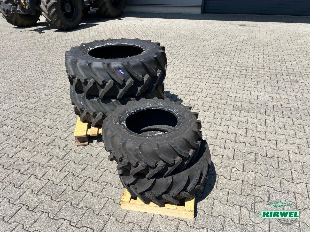 Reifen tip Mitas 360/70 R24 // 265/70 R16, Neumaschine in Blankenheim (Poză 2)