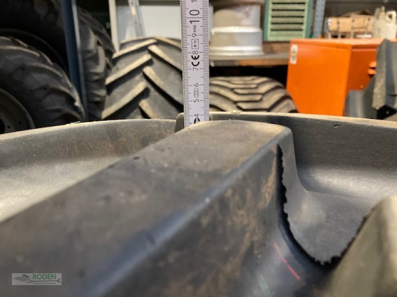 Reifen des Typs Mitas 480/65 R 28 AC 65, Neumaschine in Lensahn (Bild 3)