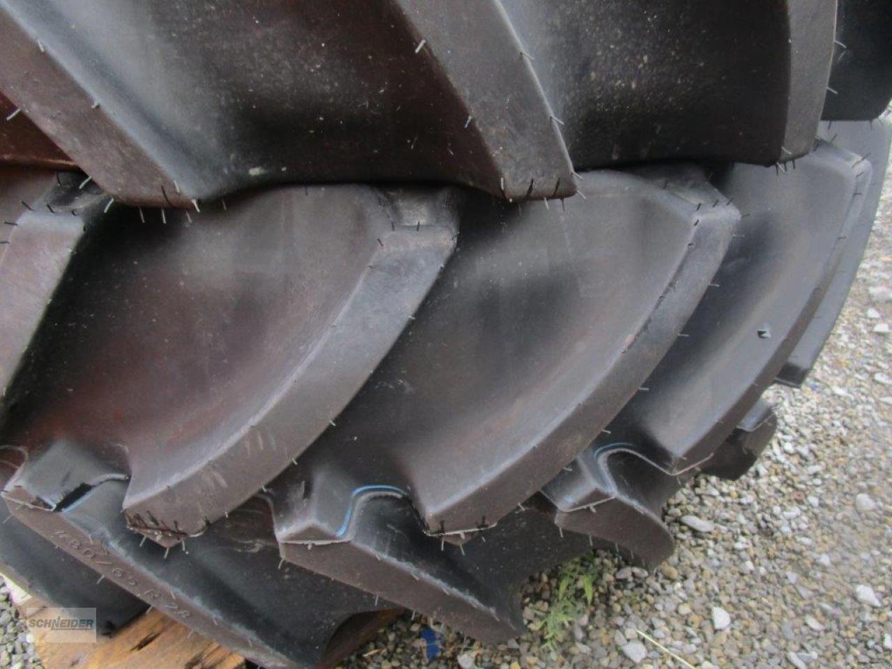 Reifen des Typs Mitas 480/65 R28, Neumaschine in Herrenberg - Gueltstein (Bild 1)