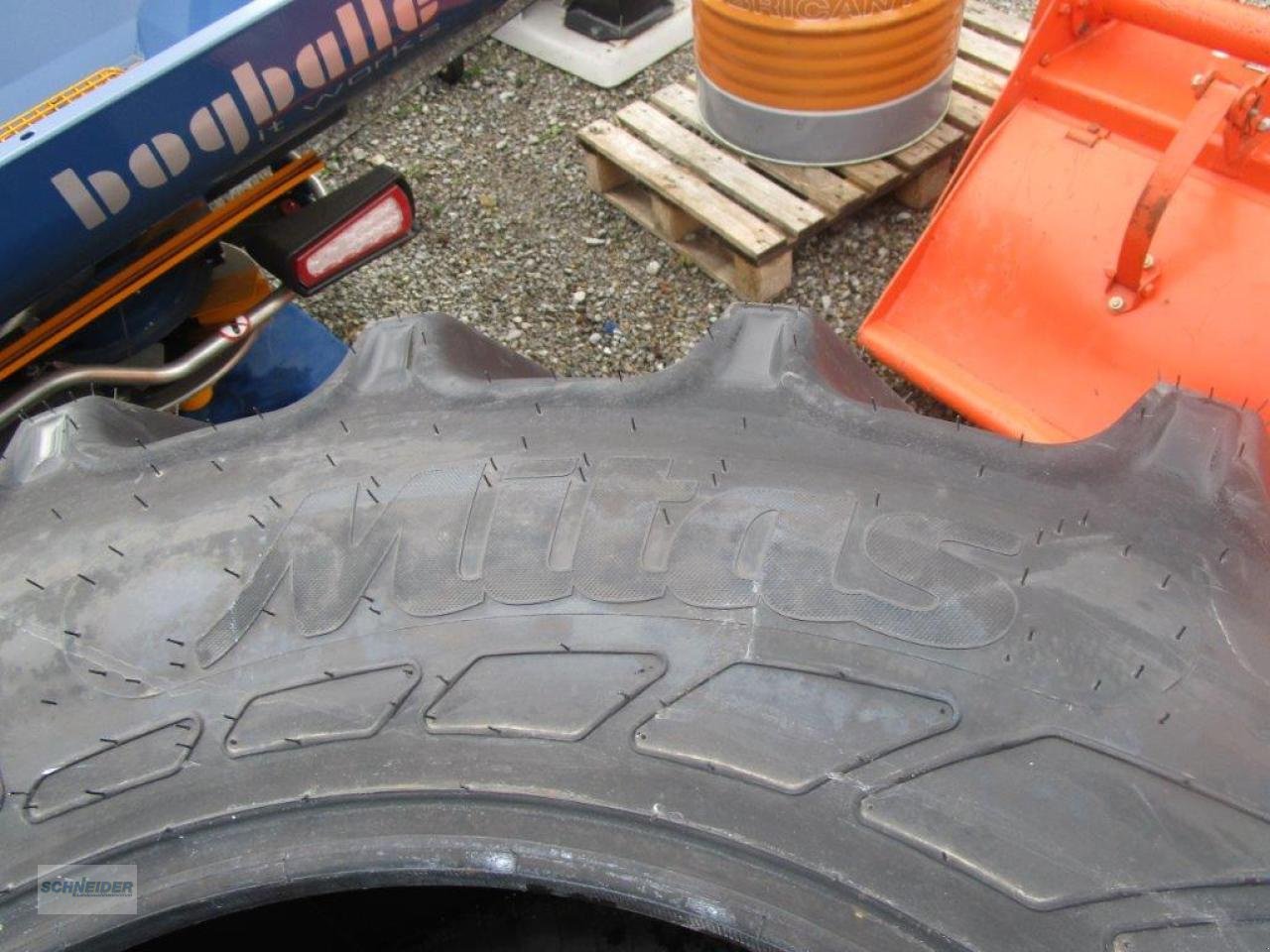Reifen des Typs Mitas 480/65 R28, Neumaschine in Herrenberg - Gueltstein (Bild 4)