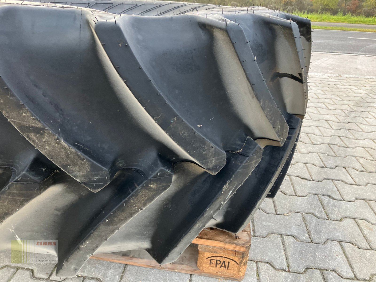Reifen des Typs Mitas 600 / 65 R28 AC65, Neumaschine in Schwend (Bild 5)