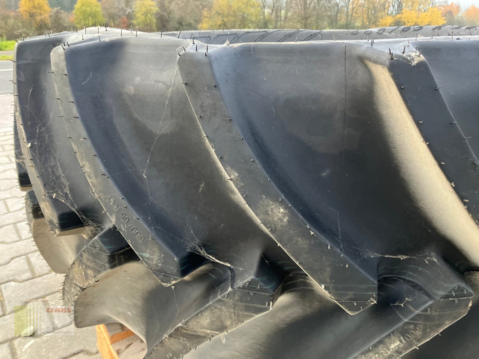 Reifen des Typs Mitas 600 / 65 R28 AC65, Neumaschine in Schwend (Bild 7)