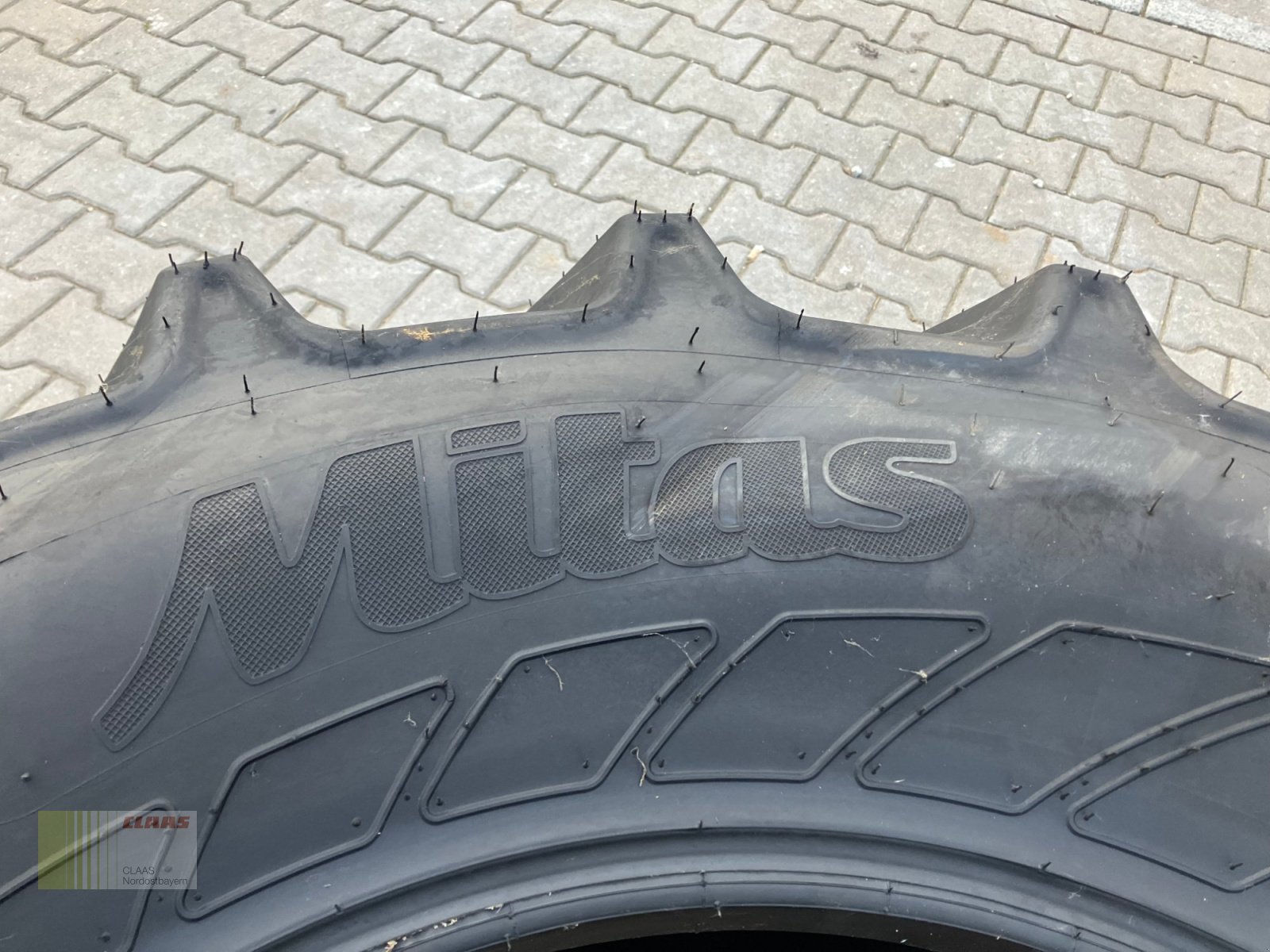 Reifen des Typs Mitas 600 / 65 R28 AC65, Neumaschine in Schwend (Bild 9)