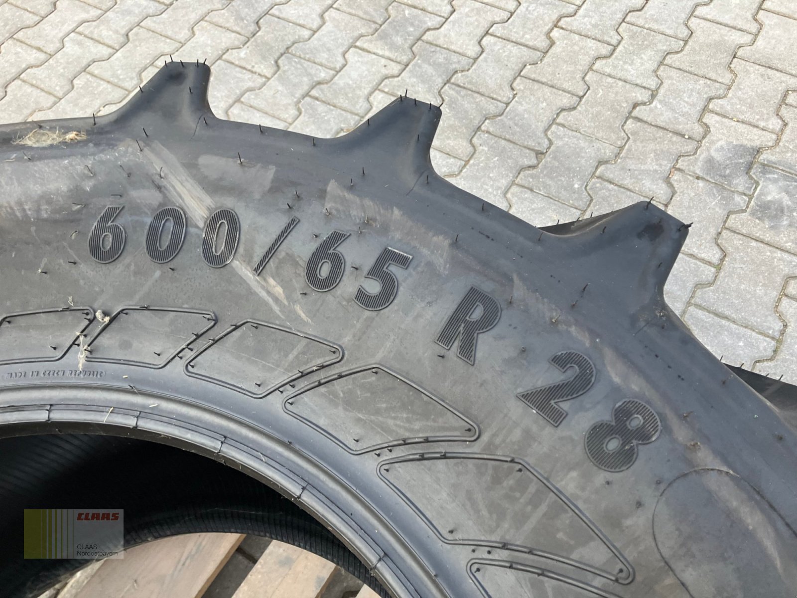 Reifen des Typs Mitas 600 / 65 R28 AC65, Neumaschine in Schwend (Bild 10)