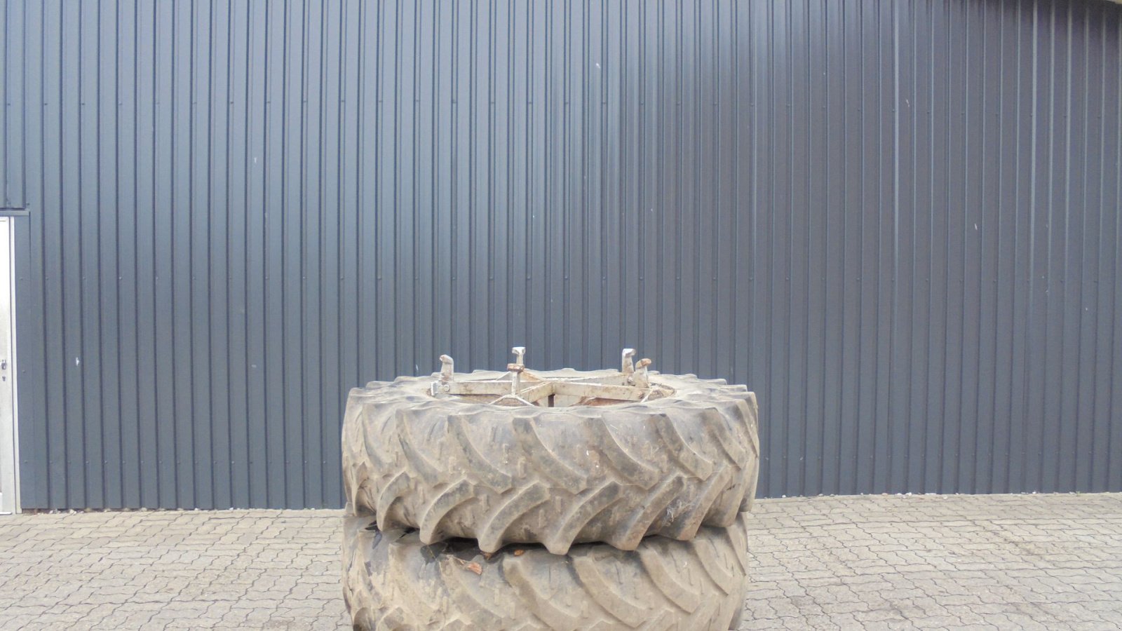 Reifen типа Molcon 18.4-38, Gebrauchtmaschine в Ribe (Фотография 1)