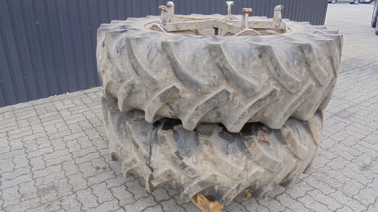 Reifen типа Molcon 18.4-38, Gebrauchtmaschine в Ribe (Фотография 3)