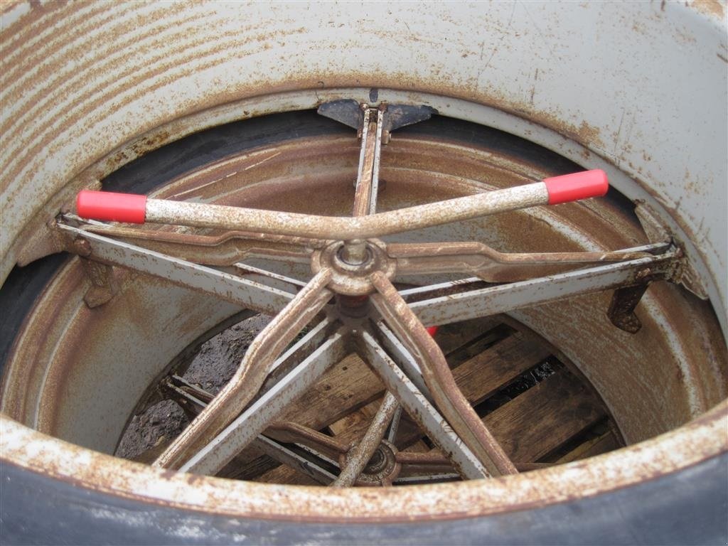 Reifen des Typs Molcon 18.4-38, Gebrauchtmaschine in Aabenraa (Bild 2)