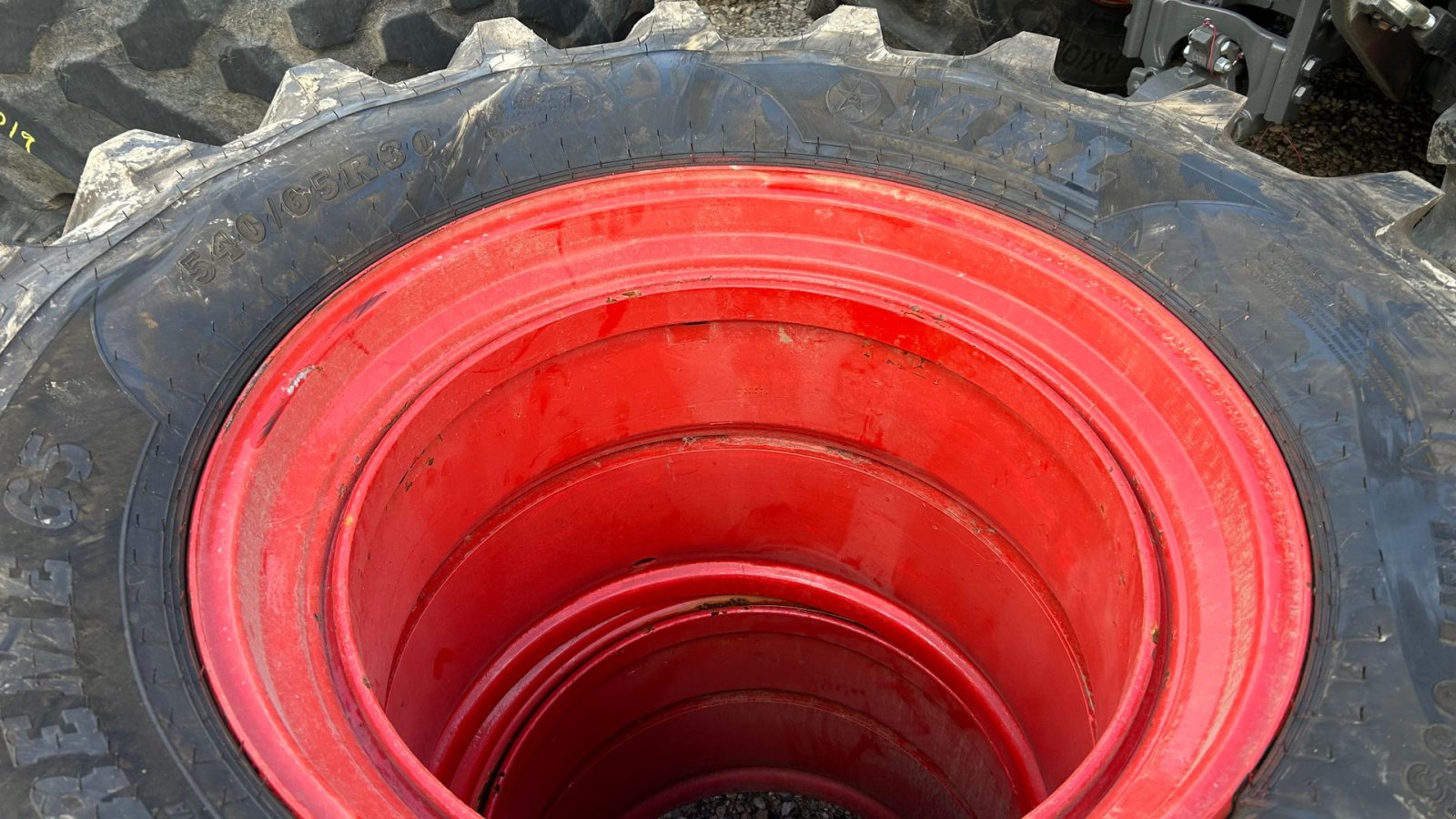 Reifen des Typs MRL 540/65R30-28, Gebrauchtmaschine in Rødekro (Bild 1)