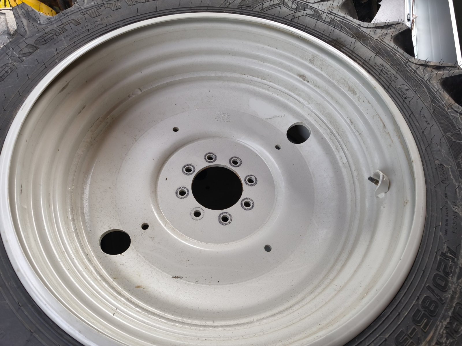 Reifen des Typs Nokian Räder, Neumaschine in Königsdorf (Bild 3)