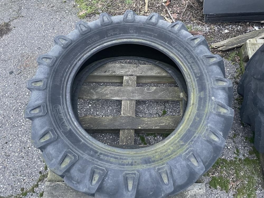 Reifen des Typs Pirelli 13,6-28 Traktor Dæk, Gebrauchtmaschine in Dronninglund (Bild 2)