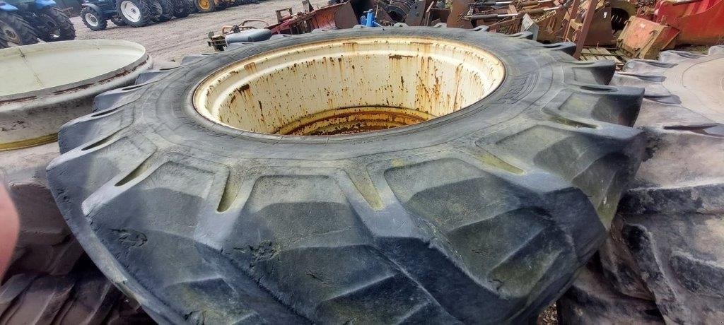 Reifen des Typs Pirelli 18.4 R38 hvid, Gebrauchtmaschine in Tinglev (Bild 3)