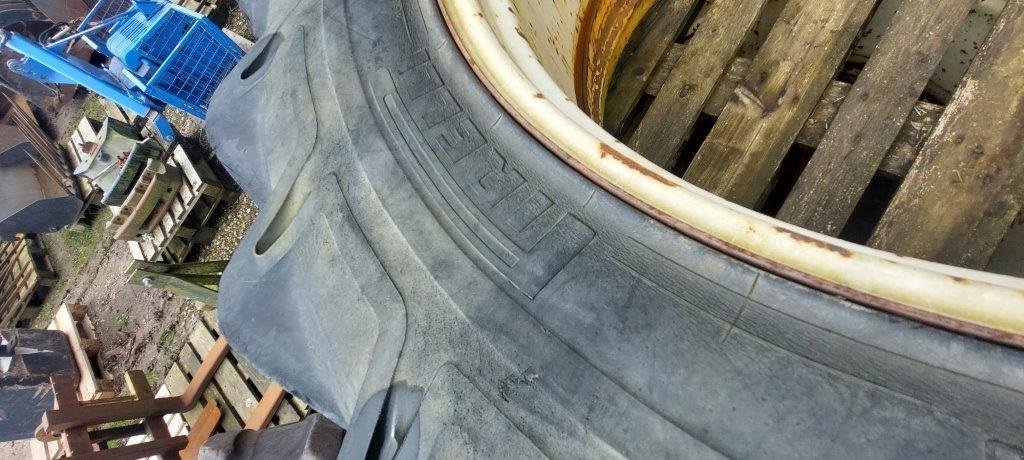 Reifen des Typs Pirelli 18.4 R38 hvid, Gebrauchtmaschine in Tinglev (Bild 1)