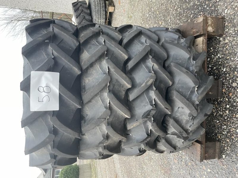 Reifen des Typs Pirelli 250/80-18 Traktordæk, Gebrauchtmaschine in Dronninglund (Bild 1)
