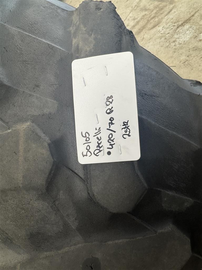 Reifen des Typs Pirelli 420/70 R28, Gebrauchtmaschine in Haderup (Bild 2)