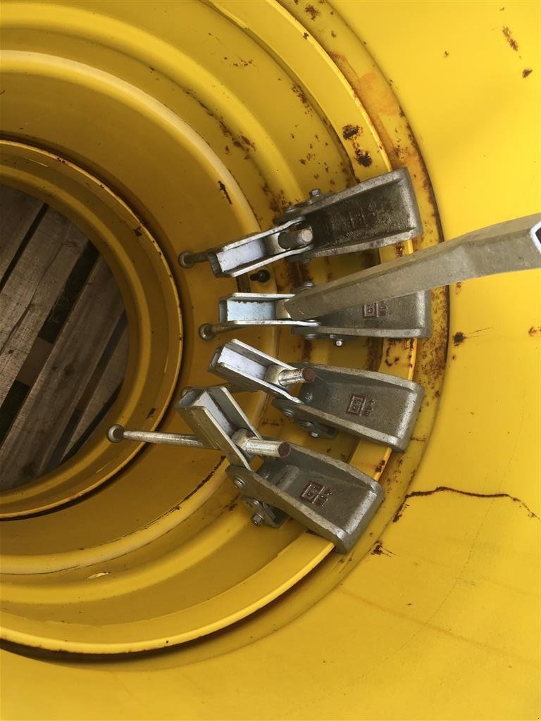 Reifen des Typs Pirelli 420/70R24 m/ 4 x MD+ Låse, Gebrauchtmaschine in Bjerringbro (Bild 3)