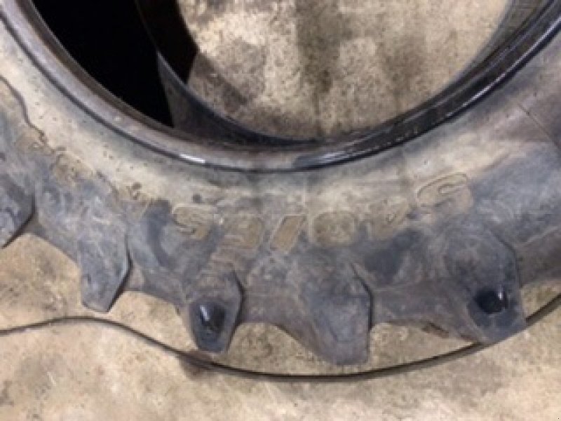 Reifen du type Pirelli 540/65R34, Gebrauchtmaschine en VERNOUX EN VIVARAIS (Photo 1)