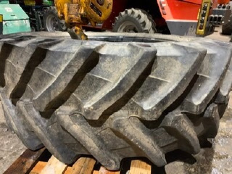 Reifen του τύπου Pirelli 540/65R34, Gebrauchtmaschine σε VERNOUX EN VIVARAIS (Φωτογραφία 2)