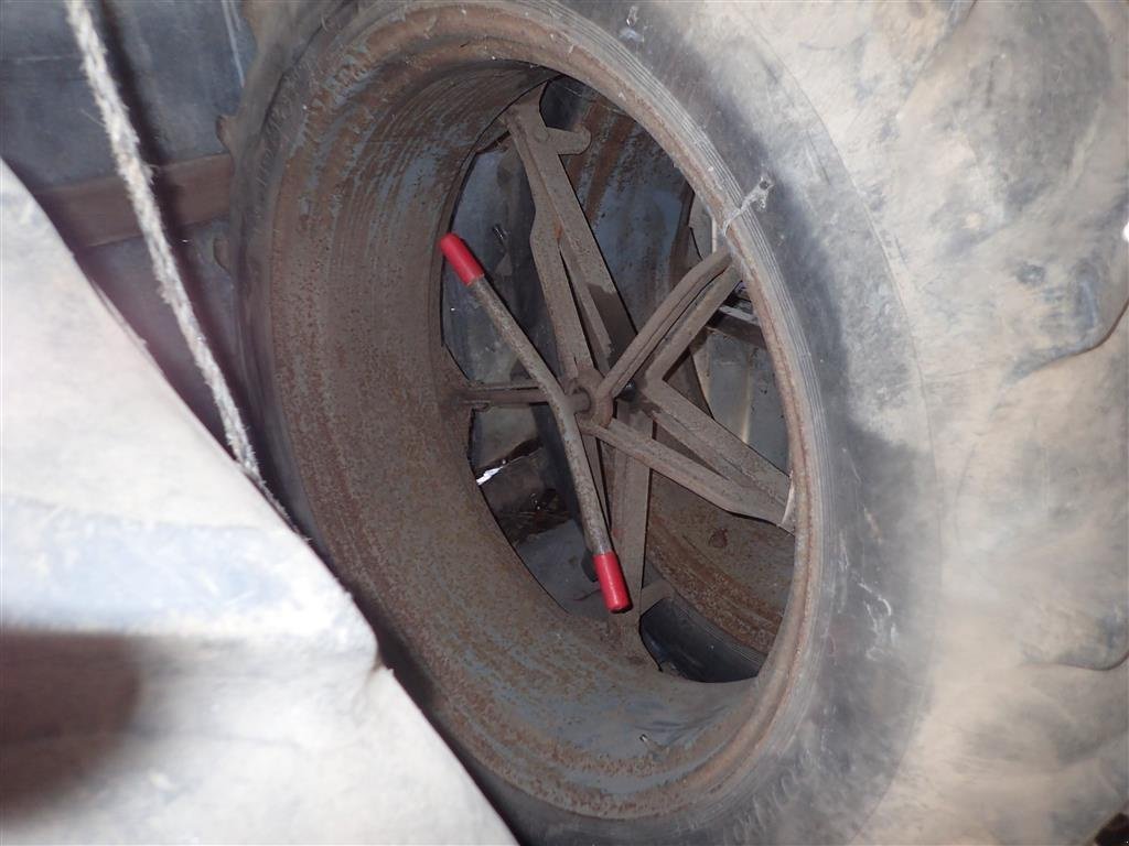 Reifen tip Sonstige 13,6 x 38, 5-armet, Gebrauchtmaschine in Egtved (Poză 3)