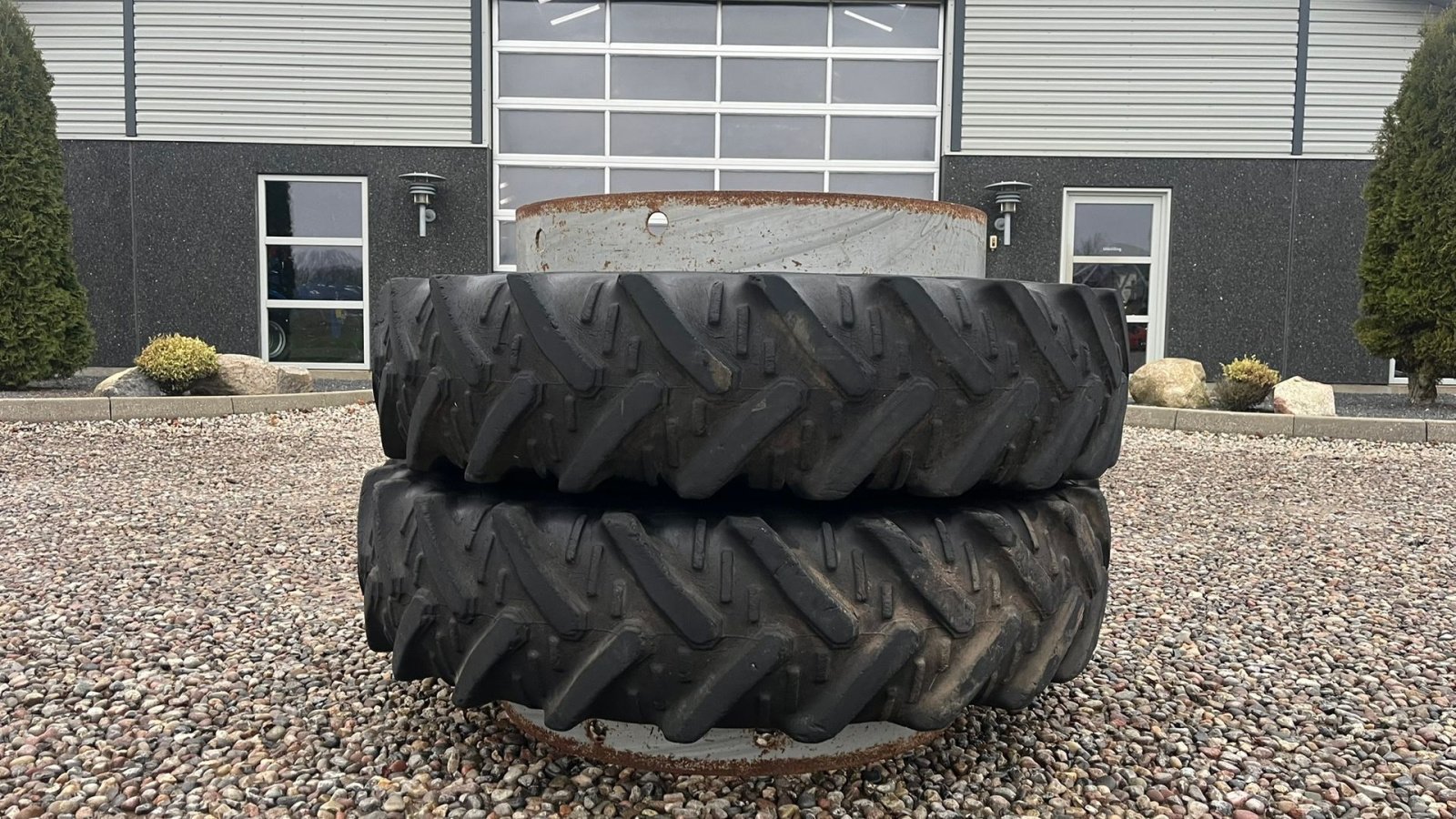 Reifen del tipo Sonstige 13.6-38 Med ring og 8 låse, Gebrauchtmaschine en Lintrup (Imagen 1)