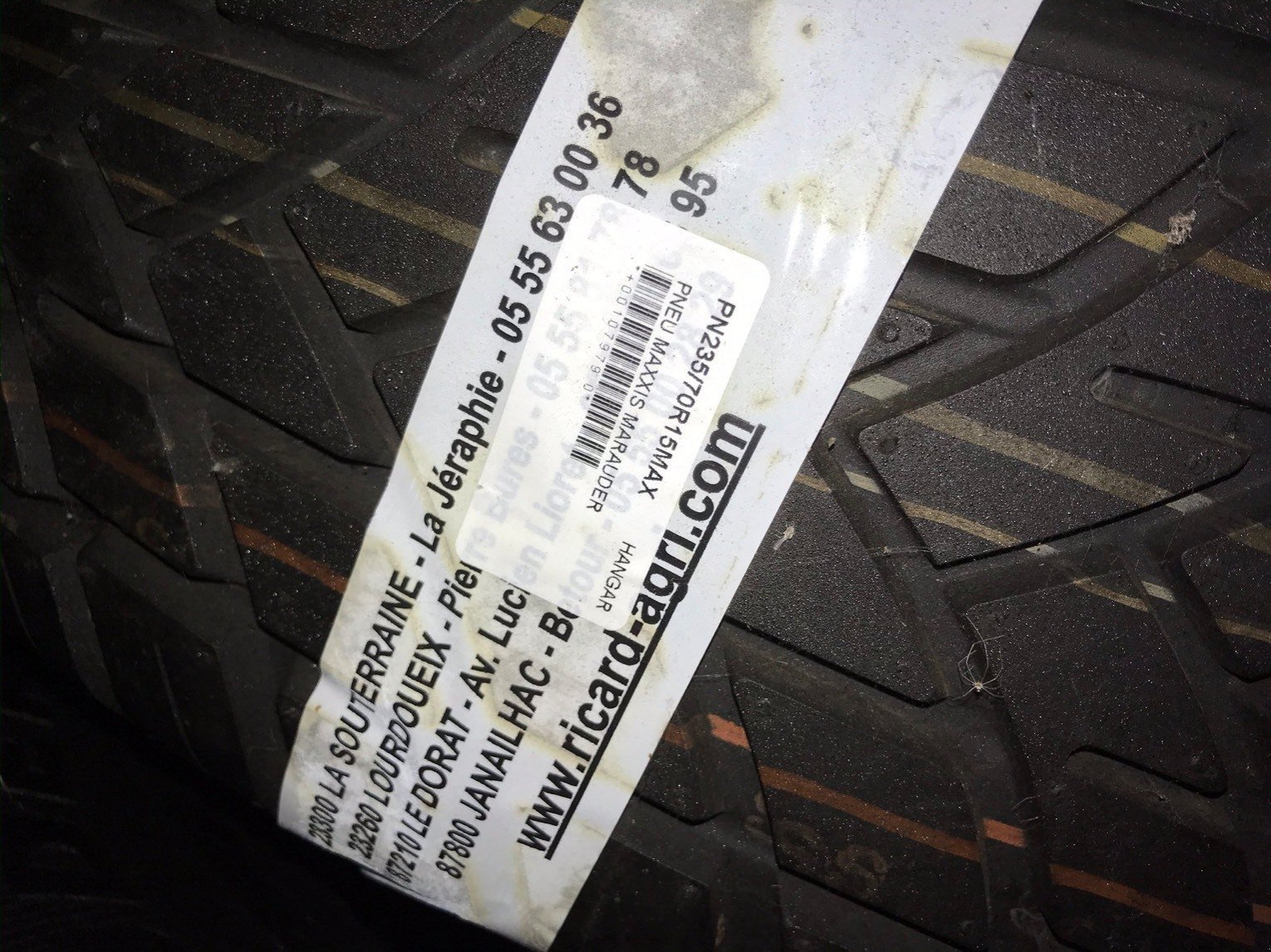 Reifen des Typs Sonstige 235/70R15, Gebrauchtmaschine in LA SOUTERRAINE (Bild 2)