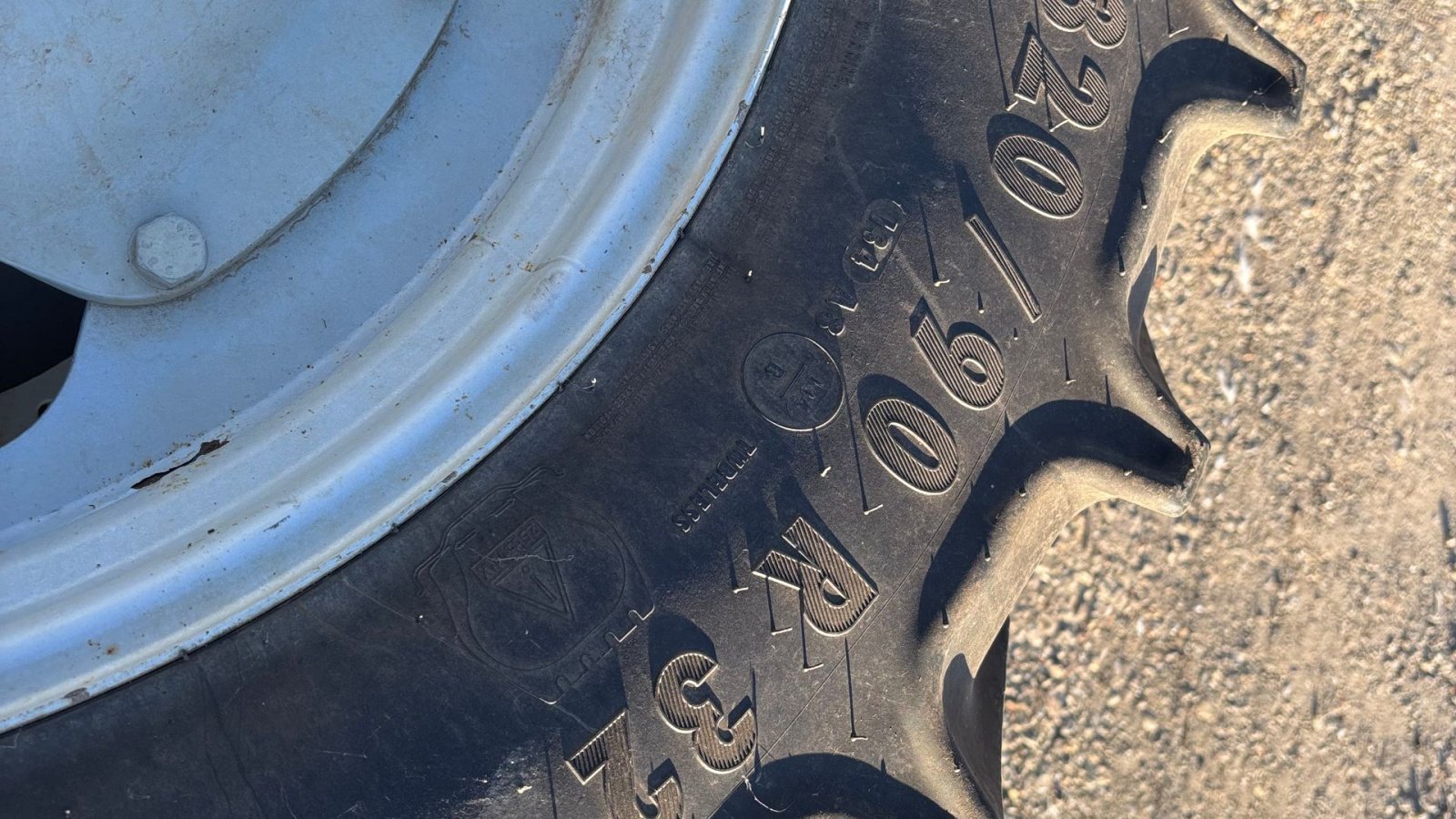 Reifen Türe ait Sonstige 380/90R46 - 320/90x32 Med boltet navplader, Gebrauchtmaschine içinde Glamsbjerg (resim 2)