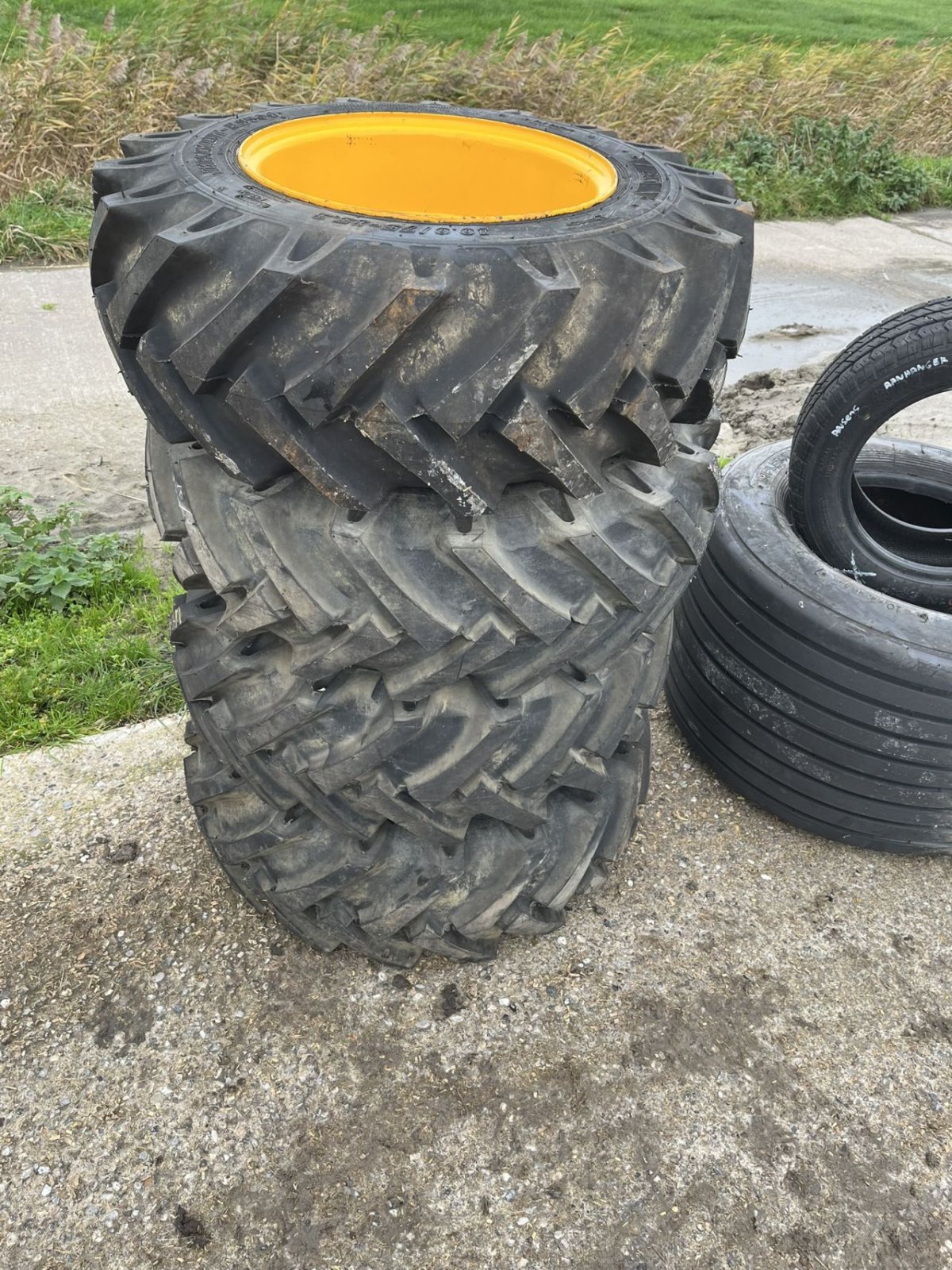 Reifen του τύπου Sonstige banden sets, Gebrauchtmaschine σε Warffum (Φωτογραφία 1)