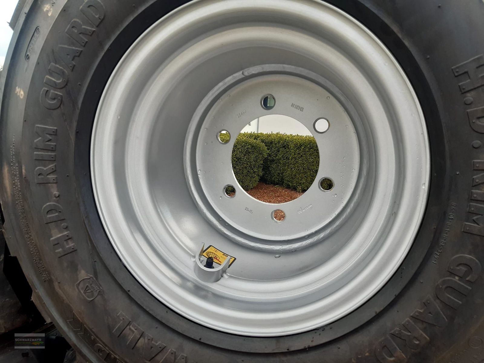 Reifen of the type Sonstige BKT 31X15.50-15 SKID Reifen, Neumaschine in Aurolzmünster (Picture 8)