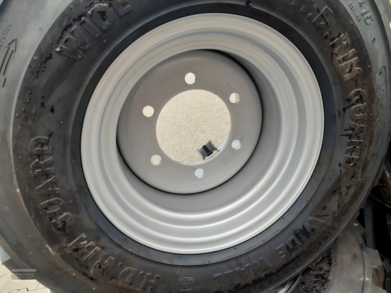 Reifen of the type Sonstige BKT 31X15.50-15 SKID Reifen, Neumaschine in Aurolzmünster (Picture 9)
