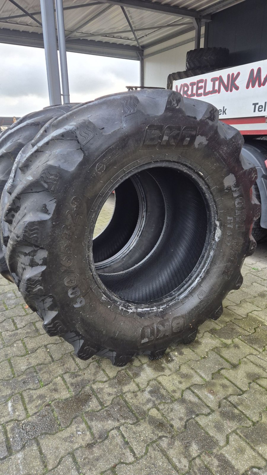 Reifen des Typs Sonstige BKT Agrimax RT657 600/65R28 met 25mm, Gebrauchtmaschine in Schoonebeek (Bild 3)