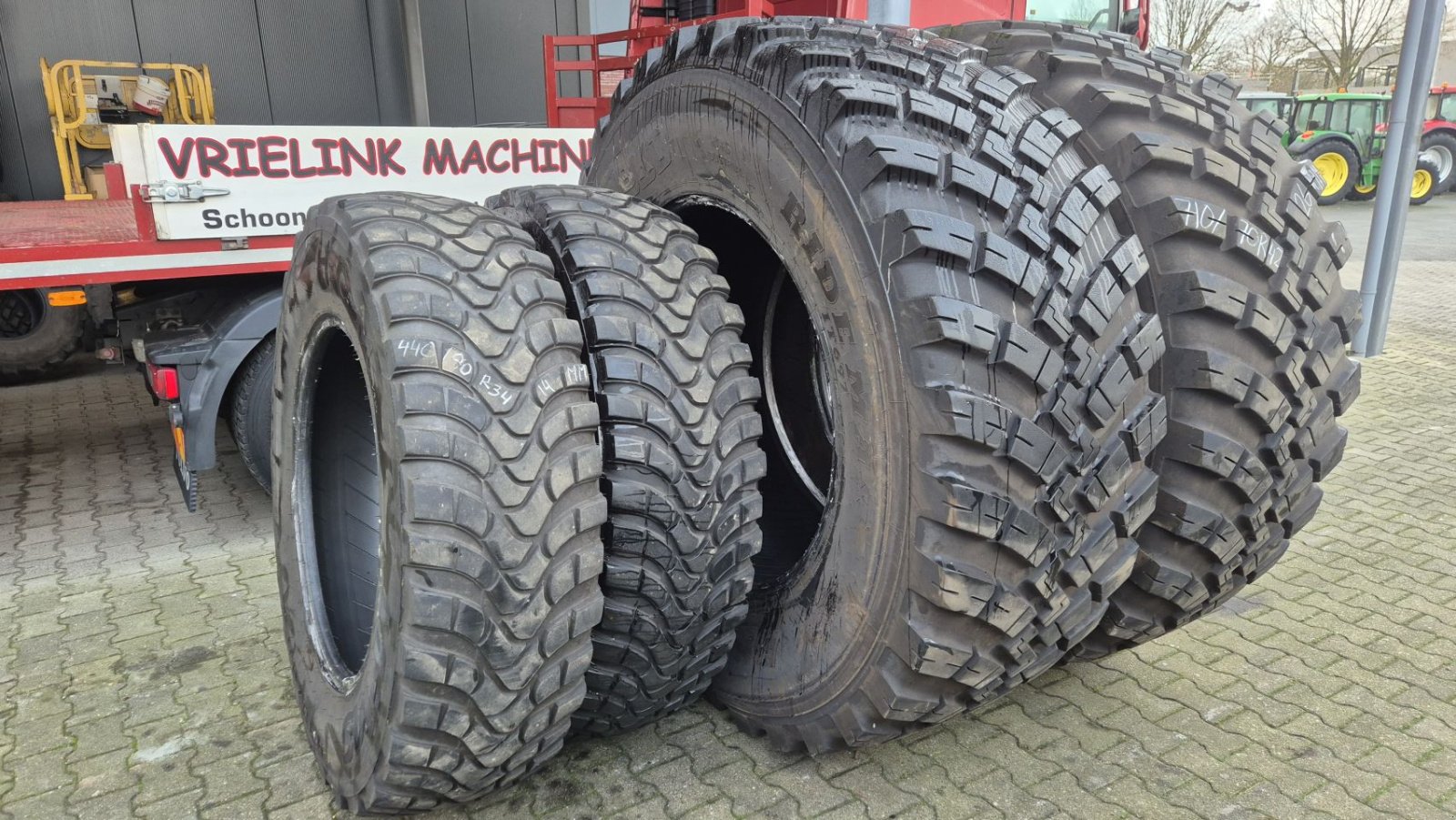 Reifen tipa Sonstige BKT RideMax en Mitas HCM 710/70R42 IND 440/80R34 IND, Gebrauchtmaschine u Schoonebeek (Slika 1)